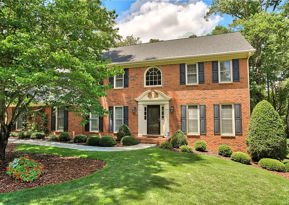 1st image of 220 Hepplewhite Dr