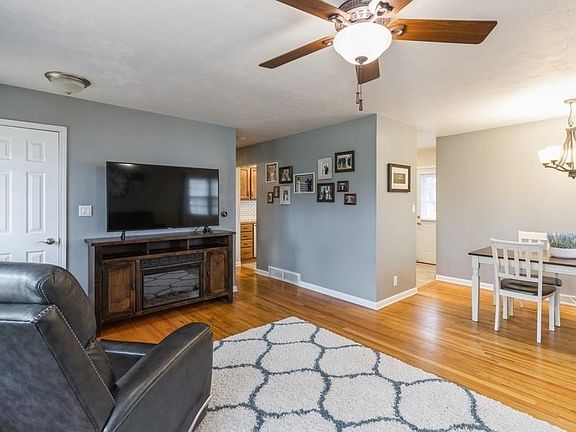 4th image of 295 Bel Aire Dr