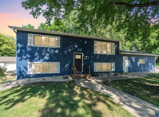 408 Maple St, Valley Springs, SD 57068