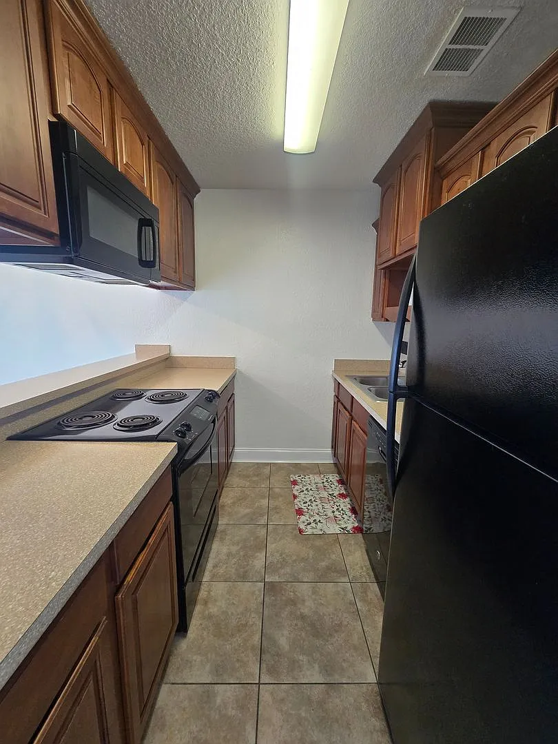 Beautiful 2/1 Condo for Rent - Across from the Beach!! — Photo 4