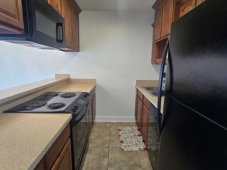 432 Auburn Dr #204 — Photo 4