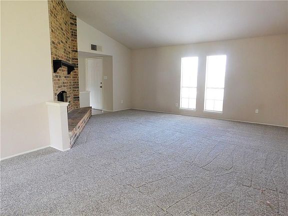 3rd image of 2413 Centennial Dr