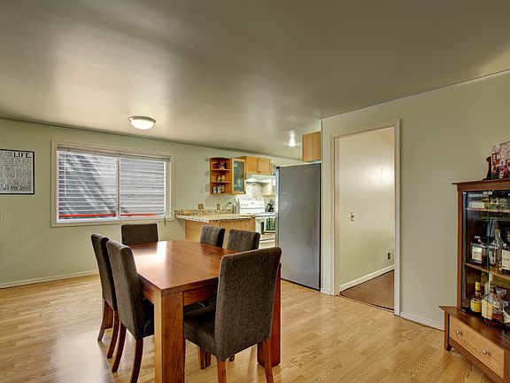 2nd image of 11736 NE 145th St