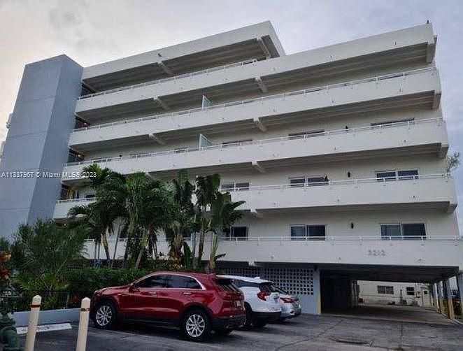 1st image of 3212 NE 12th St APT 401