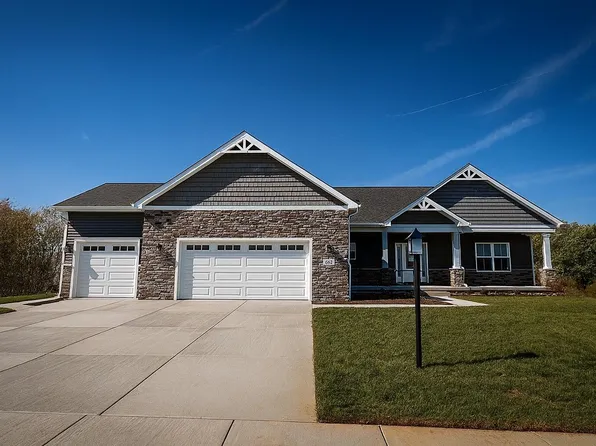 662 Sandra Dee Dr, Lowell, IN 46356