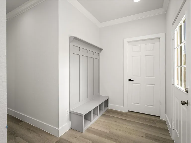 8056 Meadowbrook Dr — Photo 17