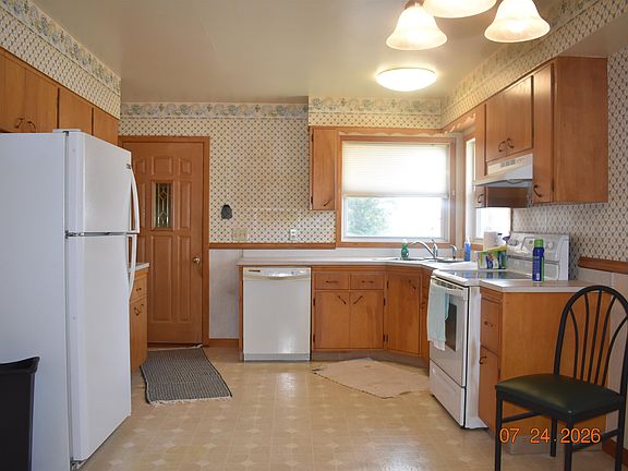 3rd image of 134 1st Ave SE