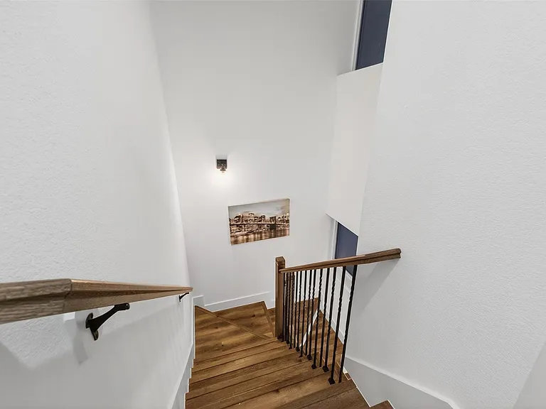 3003A Delano St — Photo 33