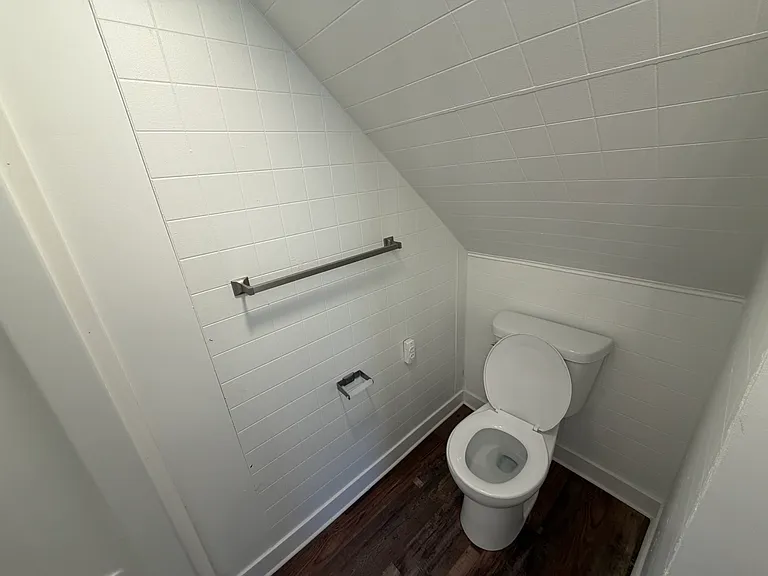 314 S Lake St #B — Photo 9