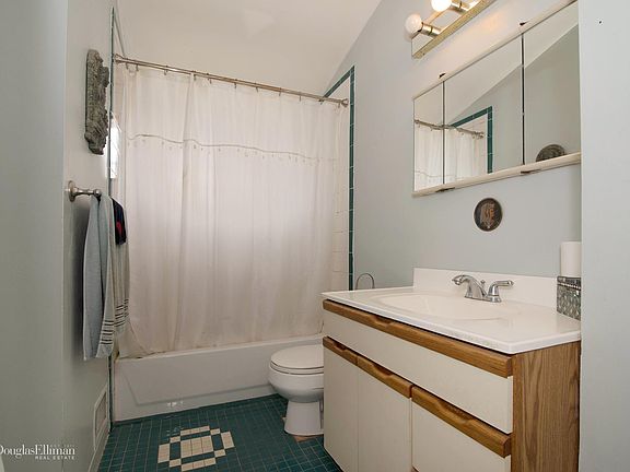 4th image of 11 Bartley Ln