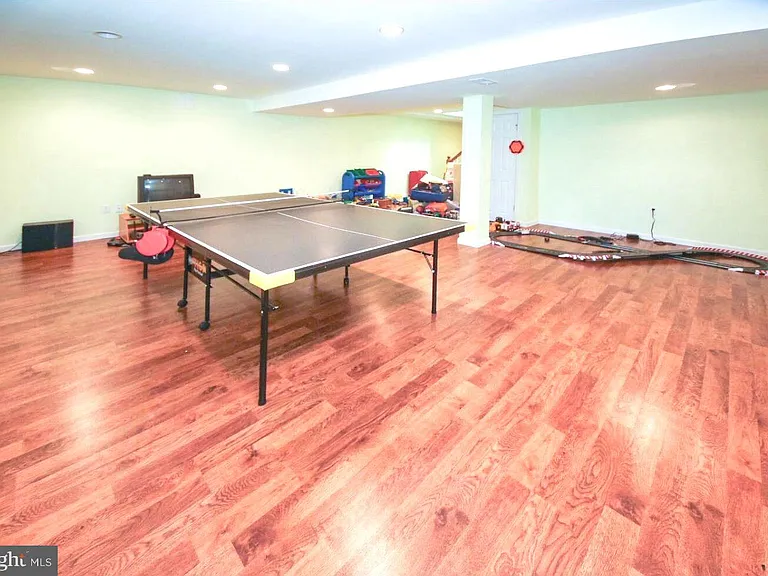 1120 Cymry Dr — Photo 23