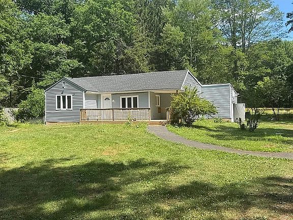 2nd image of 328 Stone Schoolhouse Rd