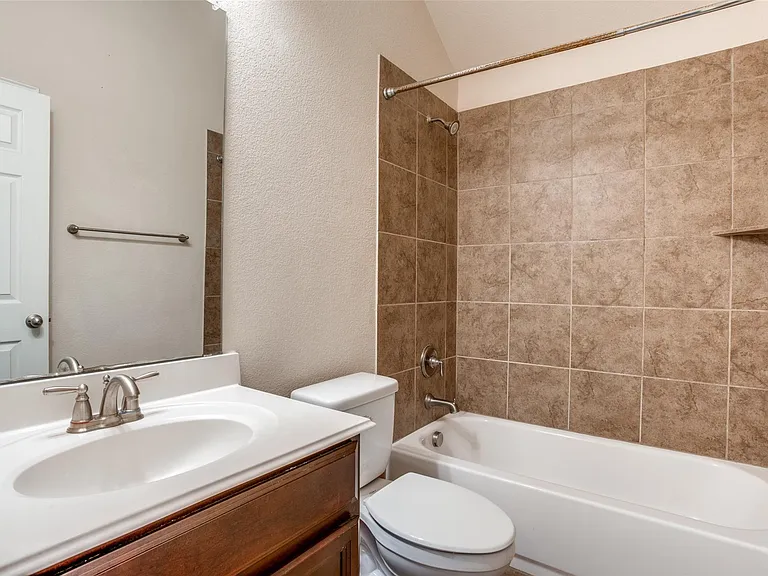 700 Golden Nugget Dr — Photo 10