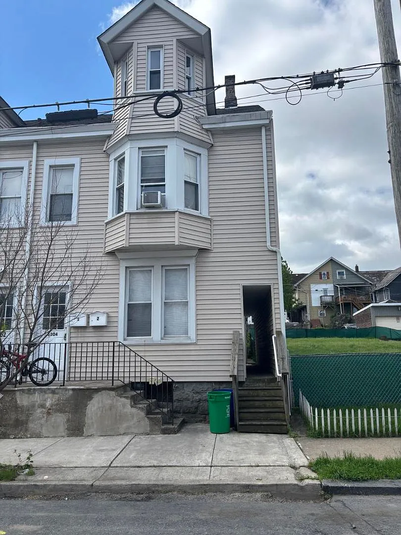 1302-1304 Lehigh Street — Photo 1