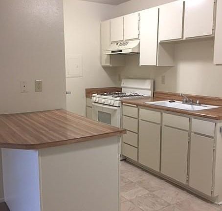 5th image of 330 Hollipat Center Dr APT 23