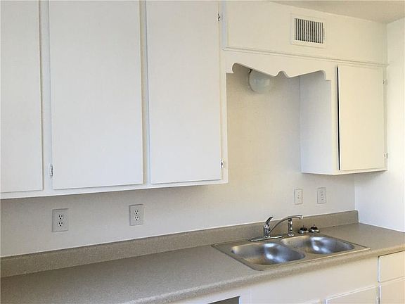 4th image of 106 Green Point Dr #2 & 3