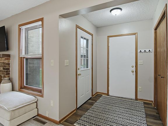 2nd image of 531 Hunter Hill Rd