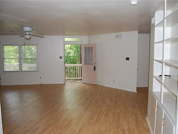 5th image of 2104 Matthews Dr