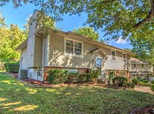 2901 SW Jackson St, Blue Springs, MO 64015