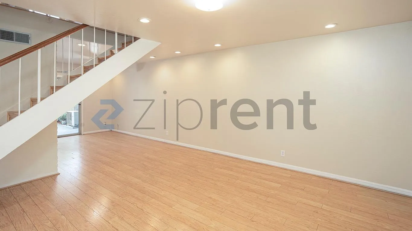 3 bed, 2.5 bath, 1400 sqft, $5,070 — Photo 3
