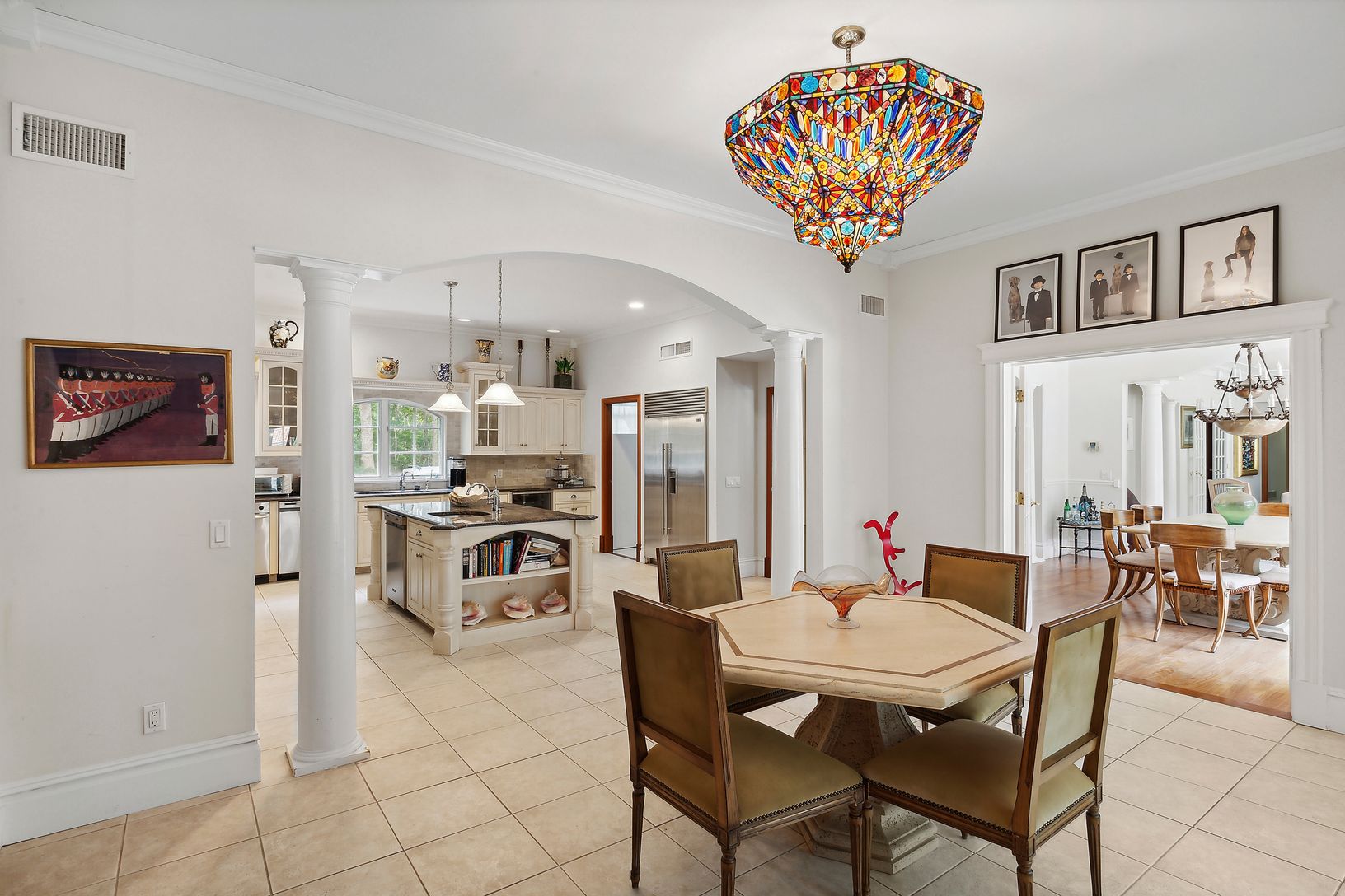  Informal dining