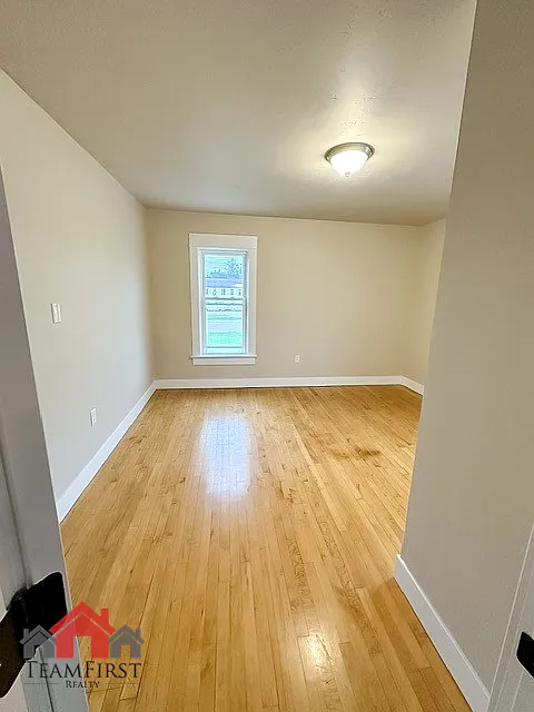 205 N Maple St — Photo 3
