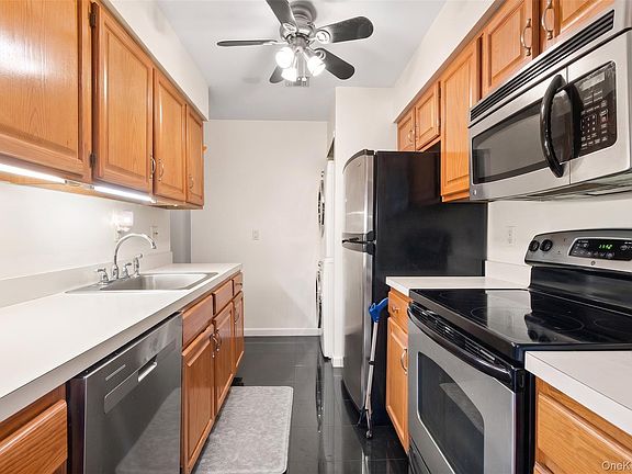 2nd image of 78 Cambridge Drive W