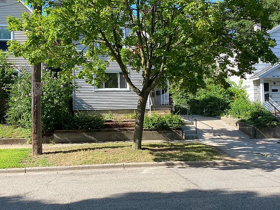 4th image of 861 9th St NW