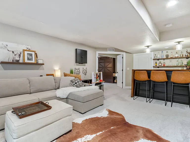 268 Castle Dr — Photo 21