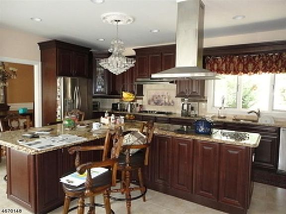 4th image of 31 Manor Dr