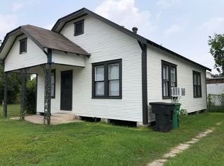 1132 W Cavalcade St, Houston, TX 77009