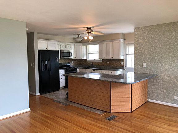 3rd image of 5044 Lee St