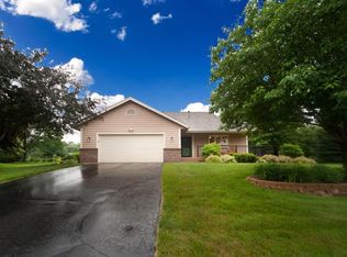 360 Highwood Drive Cir, Chaska, MN 55318