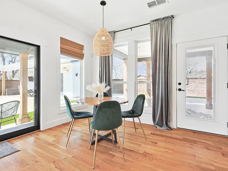 304 Bowie St — Photo 18