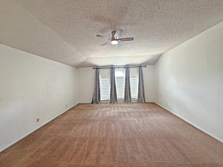 1302 Whitegate — Photo 21