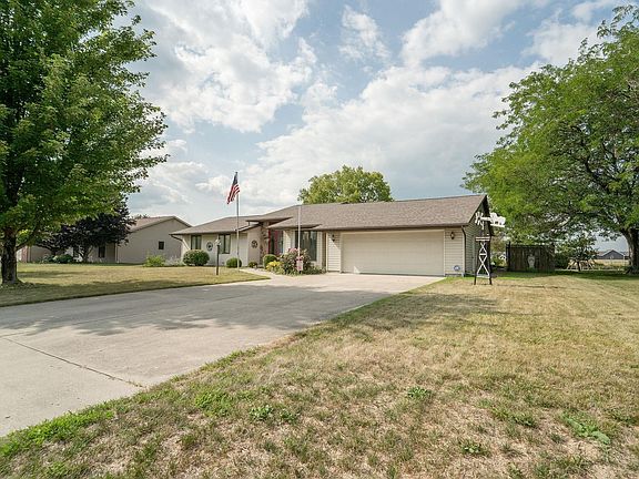 3rd image of 406 Meadow Ln