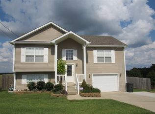 101 Daneswood Ct, Radcliff, KY 40160
