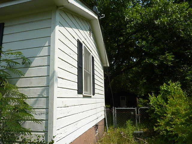 2nd image of 1624 Elmtree Rd