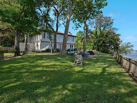 5th image of 2380 W Bayshore Rd