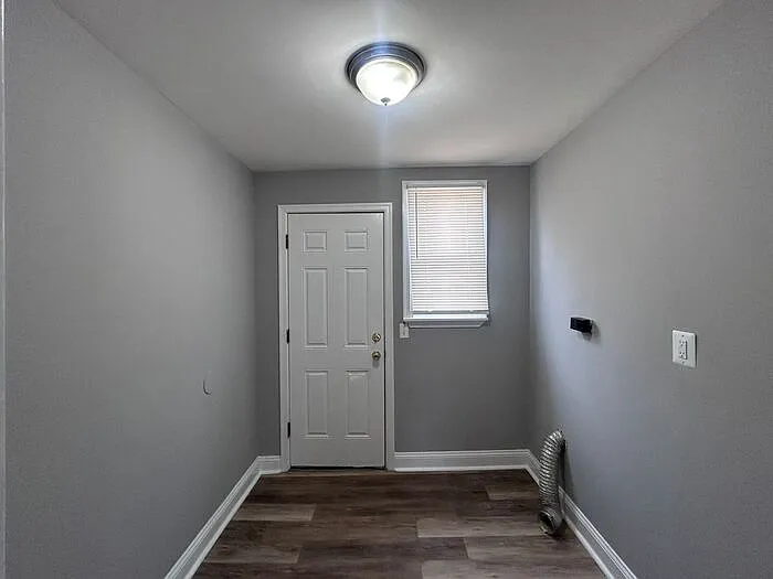 1199 N Luzerne Ave — Photo 5