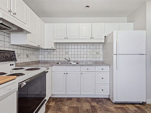 3rd image of 1697 Greenfield Ave #56