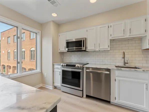 1416 12th St N #A, Arlington, VA 22209