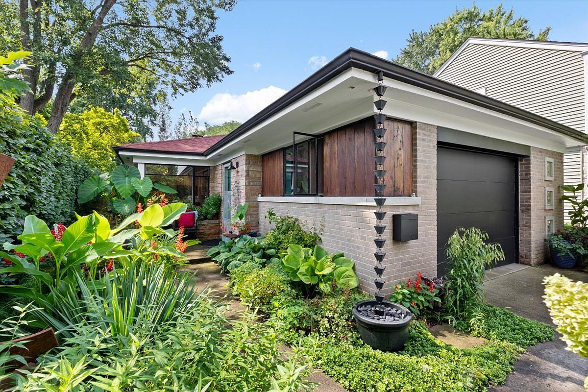 4225 Lee St — Evanston Golf Club
