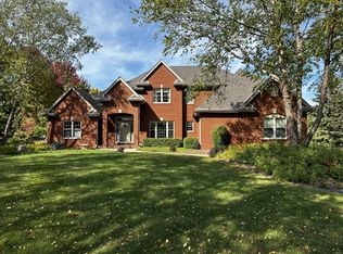 201 Steeple Pointe Ct, Delafield, WI 53018