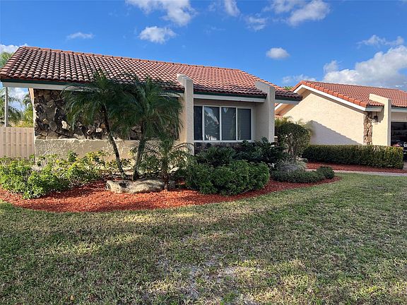 4th image of 8841 SW 8th Street