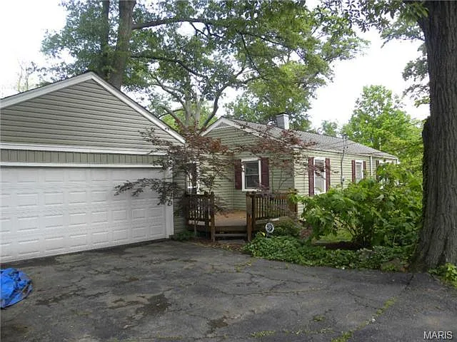 112 E Drake Ave photo 1