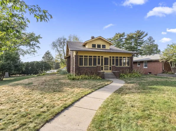 1318 Park Dr, Muscatine, IA 52761