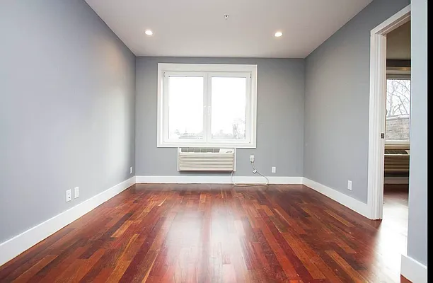 Bedroom, photo 1