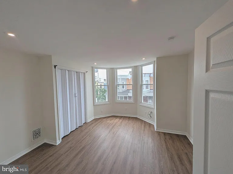 5609 Walton Ave — Photo 10