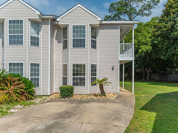 2nd image of 17 Chatelaine Cir SE